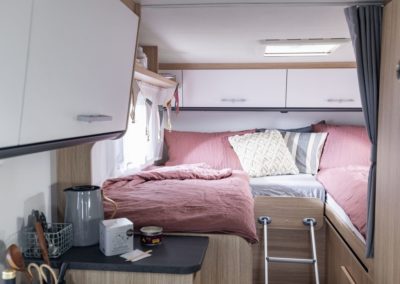 Łóżka pojedyncze z łącznikiem w kamperze Sunlight VANS