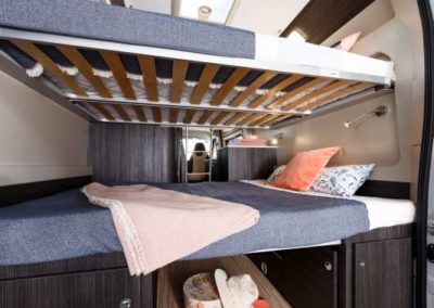 Łóżka piętrowe w kamper vanie Benimar Benivan 120 UP