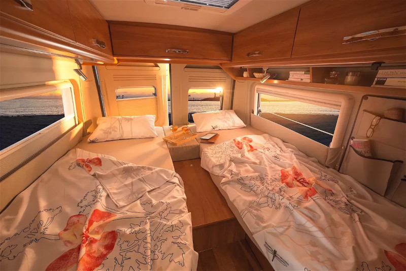 Łóżka pojedyncze w camper vanie Globecar Campscout