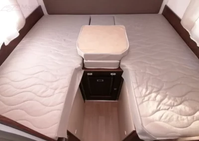 Łóżka pojedyncze w kamperze Sport 363